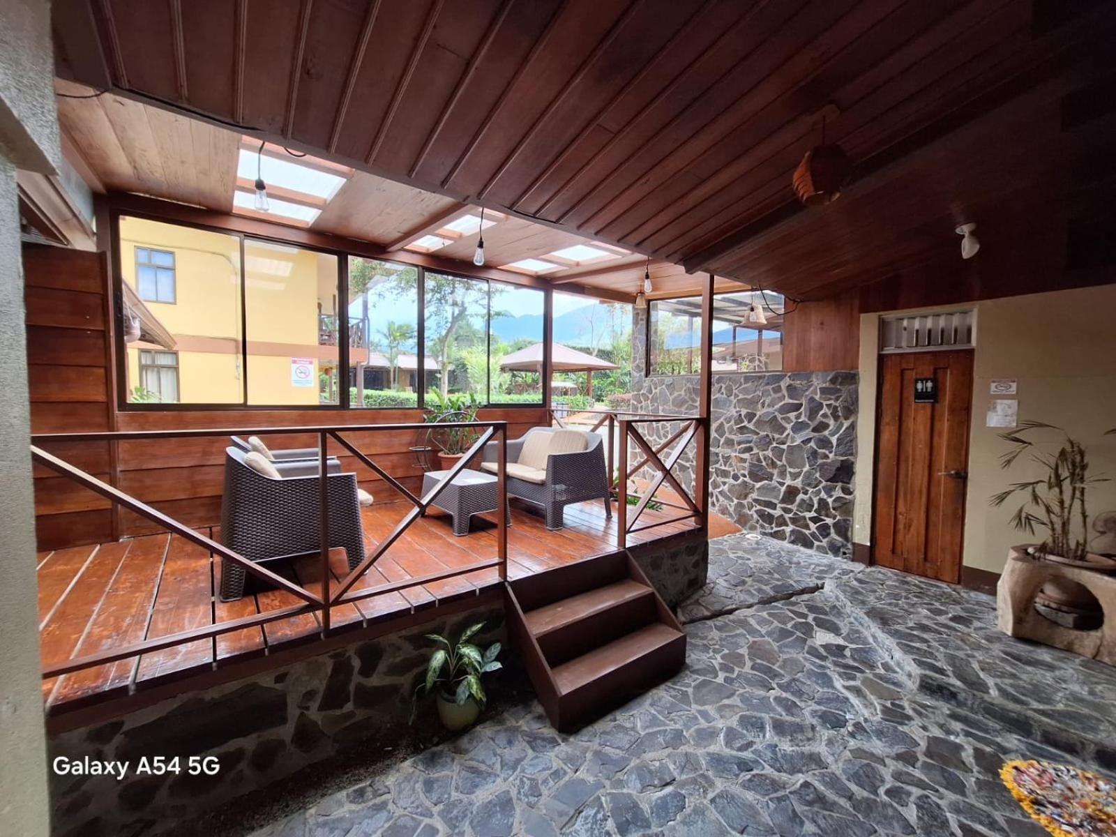 Hotel Iris Arenal La Fortuna Exterior photo