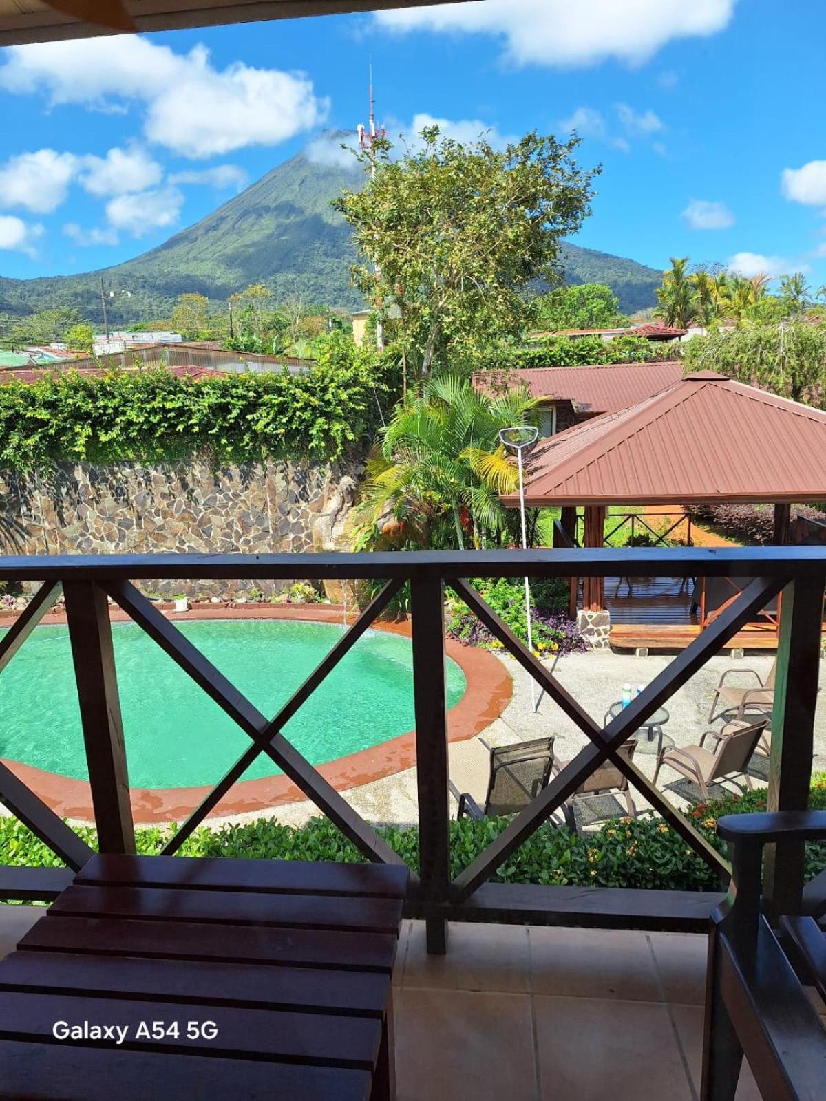 Hotel Iris Arenal La Fortuna Exterior photo