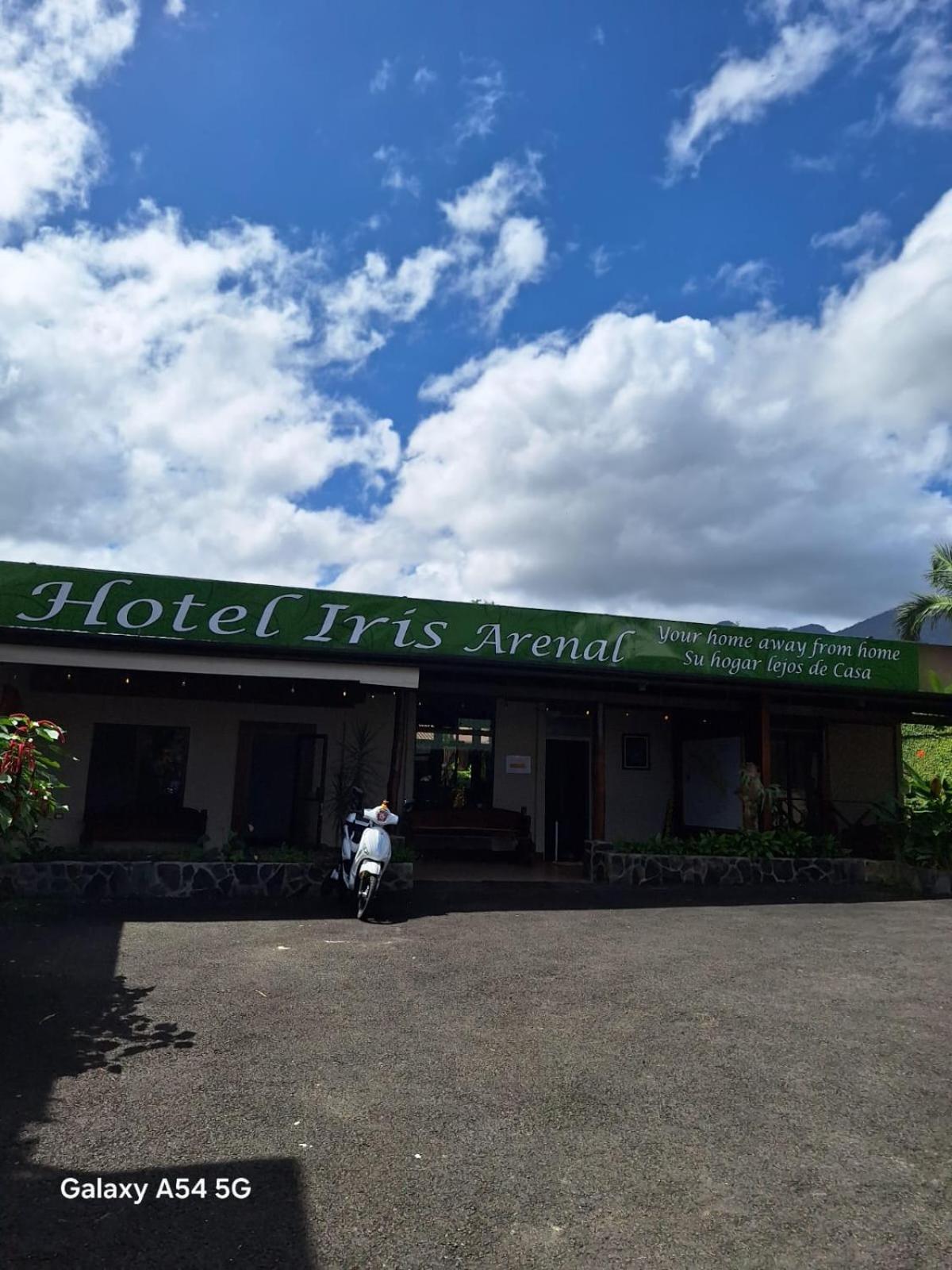 Hotel Iris Arenal La Fortuna Exterior photo
