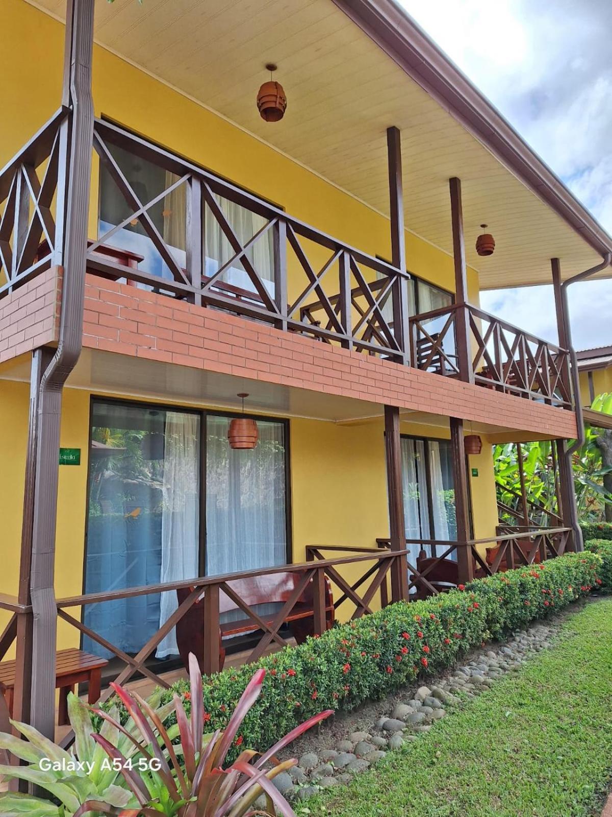 Hotel Iris Arenal La Fortuna Exterior photo