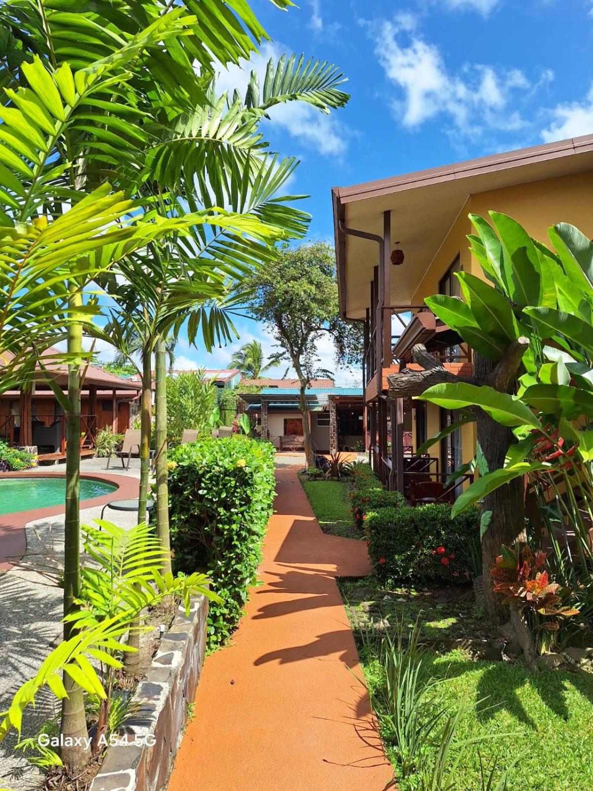 Hotel Iris Arenal La Fortuna Exterior photo