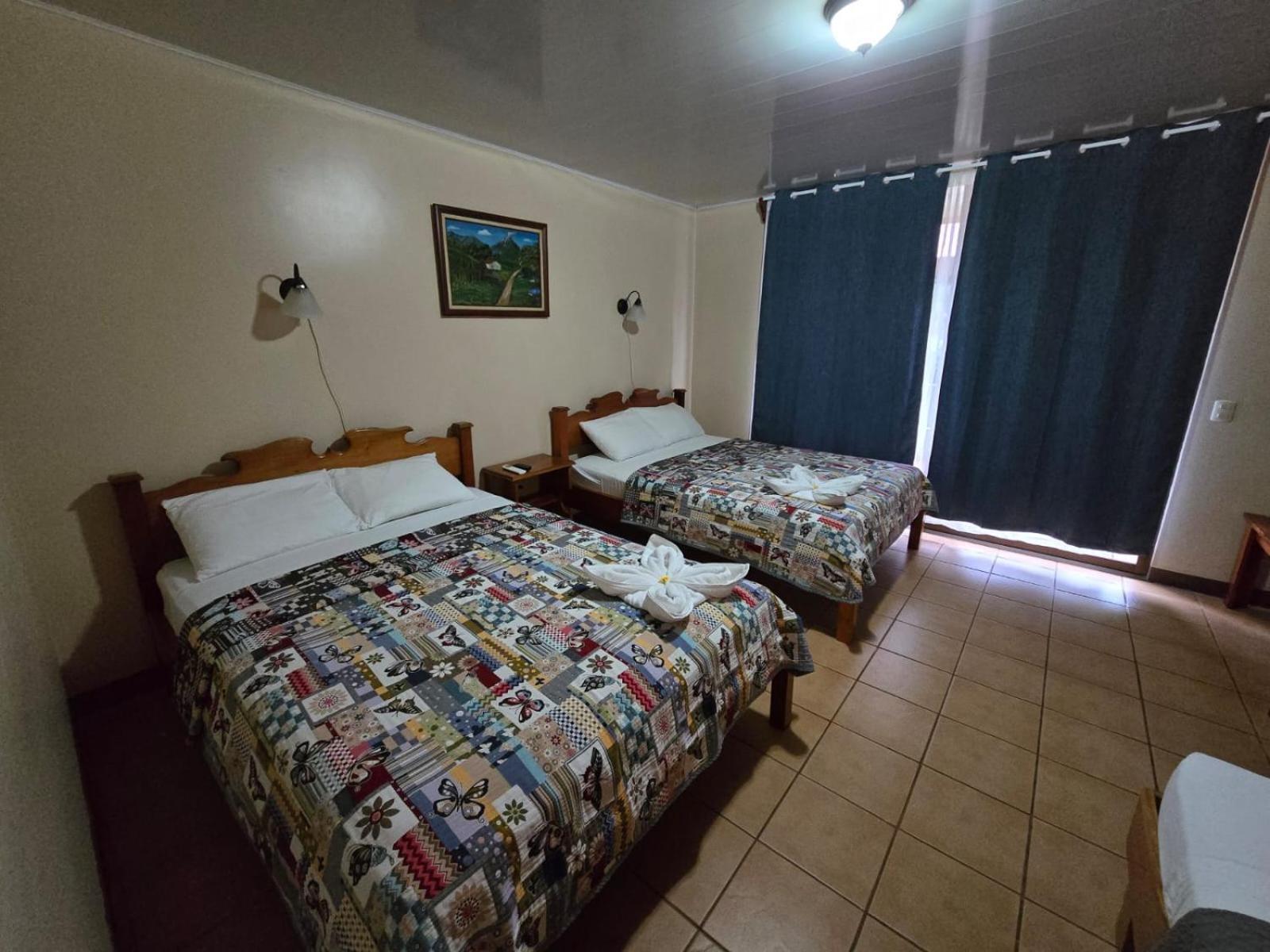 Hotel Iris Arenal La Fortuna Exterior photo
