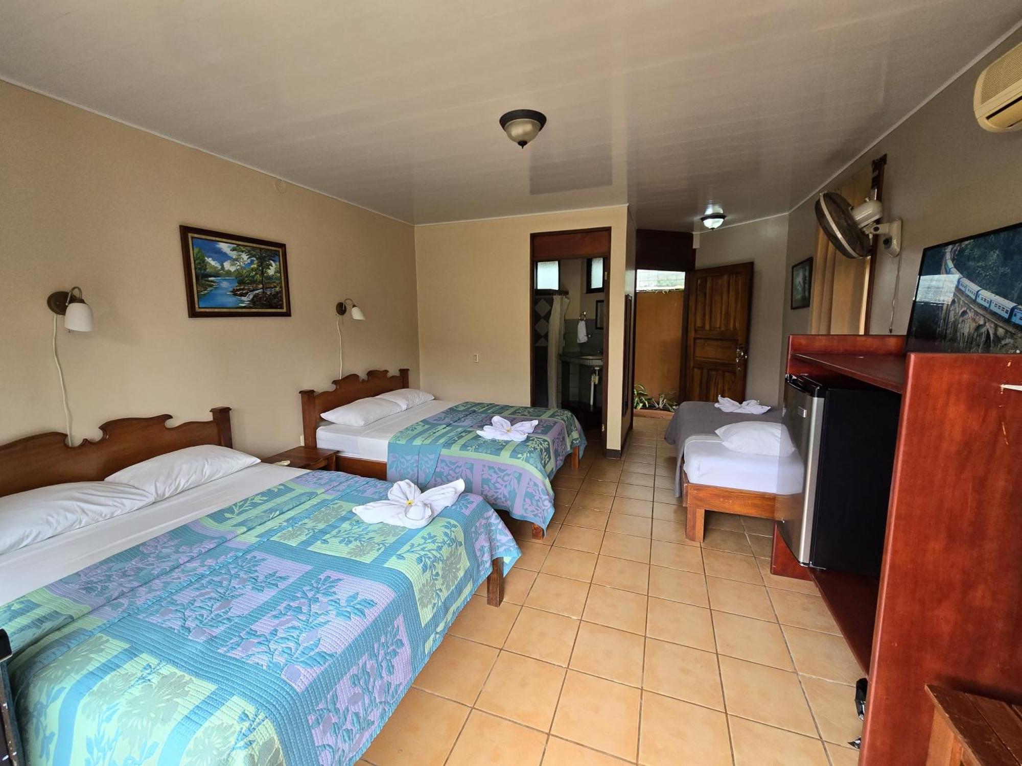 Hotel Iris Arenal La Fortuna Exterior photo
