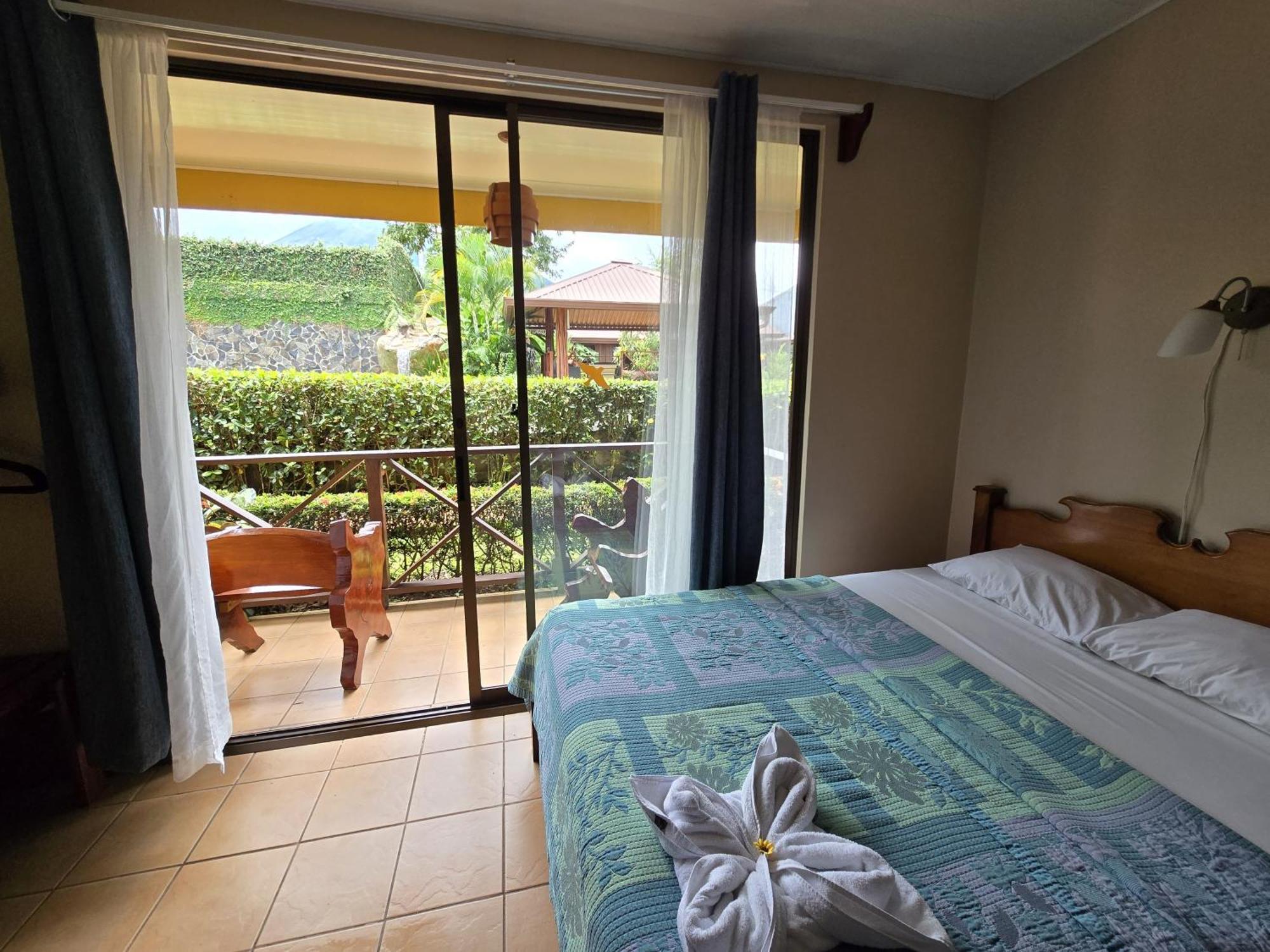 Hotel Iris Arenal La Fortuna Exterior photo