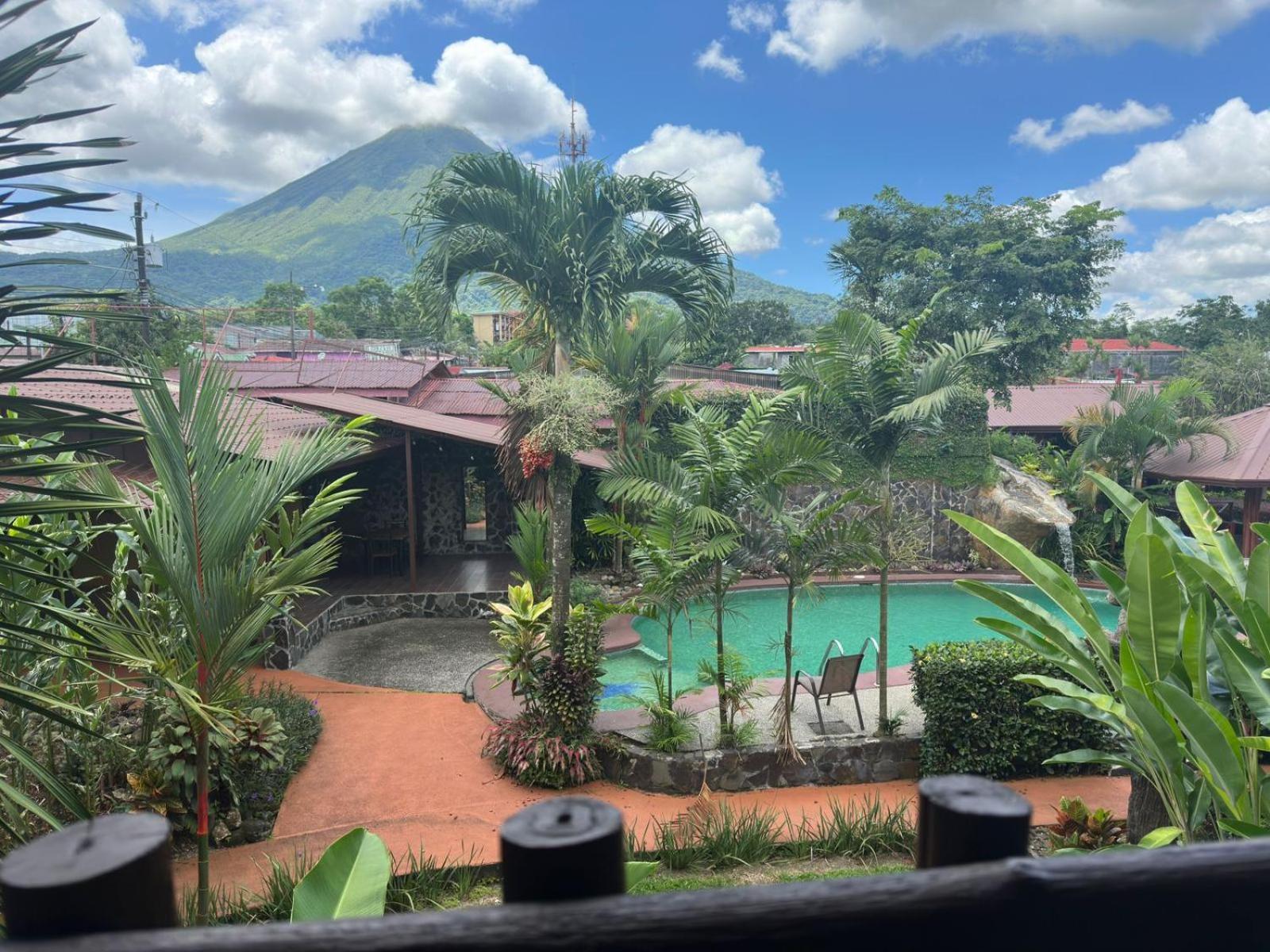 Hotel Iris Arenal La Fortuna Exterior photo