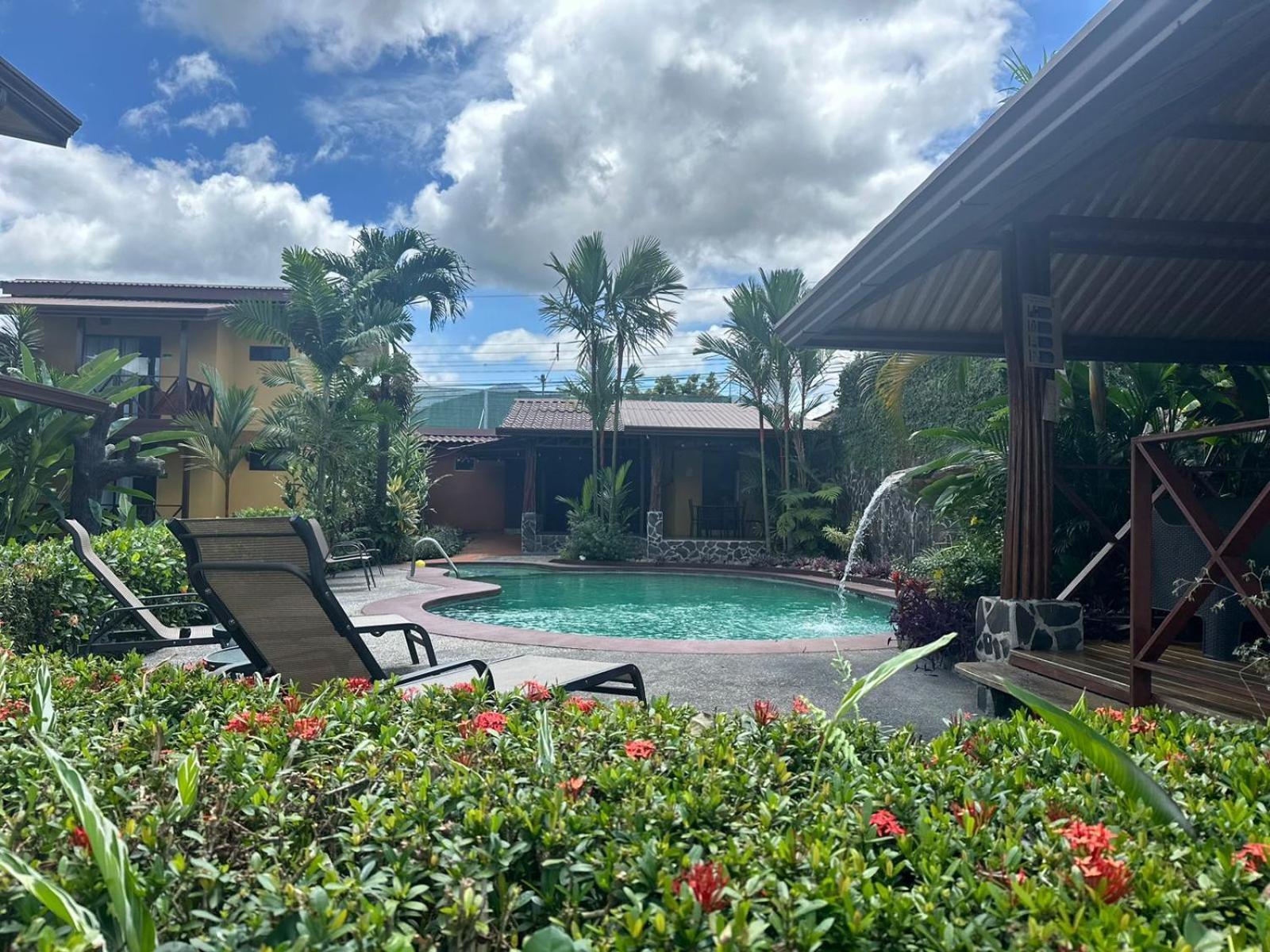 Hotel Iris Arenal La Fortuna Exterior photo