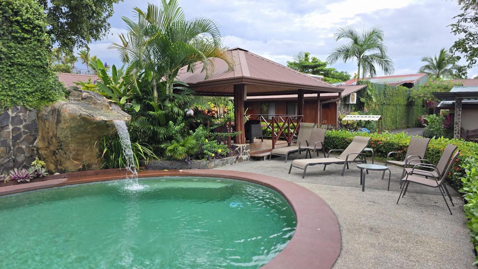 Hotel Iris Arenal La Fortuna Exterior photo