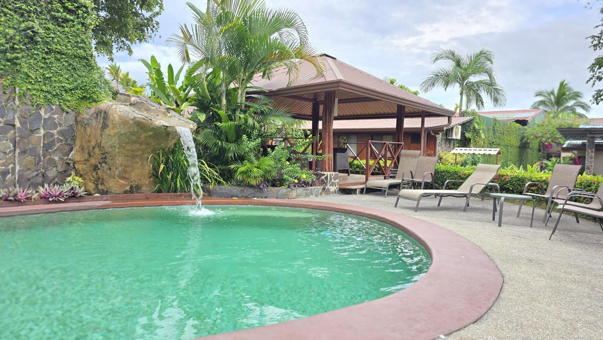 Hotel Iris Arenal La Fortuna Exterior photo